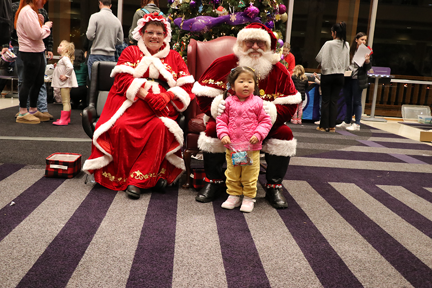 girl with Santa and Mrs. Claus