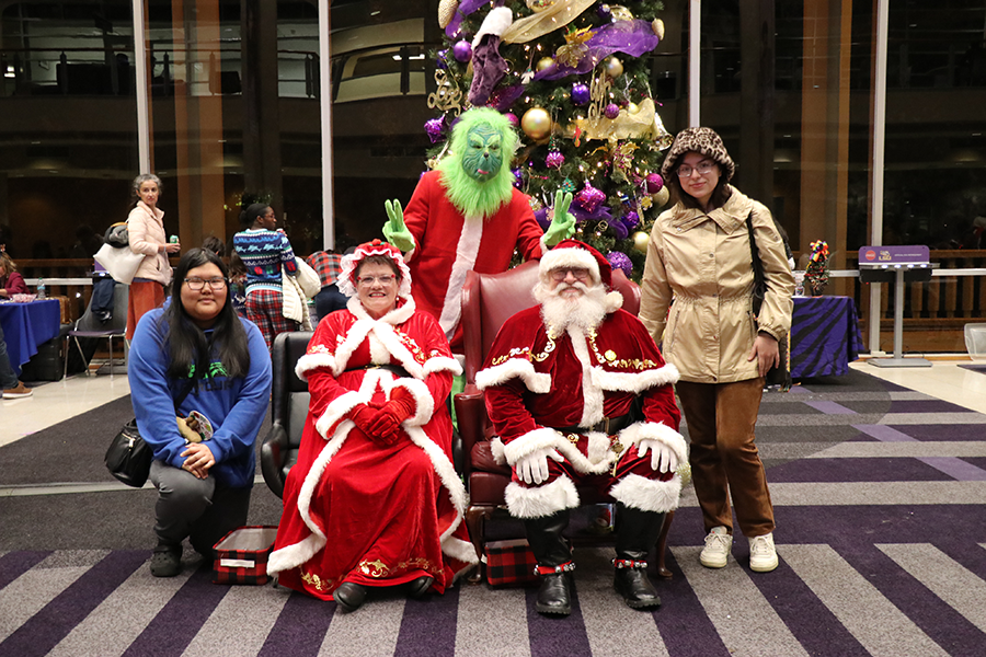 students with Santa and Mrs. Claus